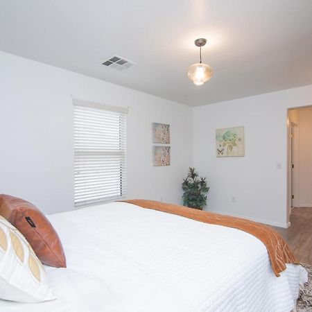 Stylish Home Phoenix - Low Rates Now! Екстер'єр фото