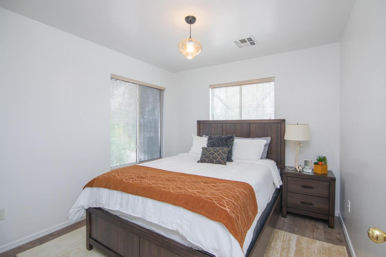 Stylish Home Phoenix - Low Rates Now! Екстер'єр фото