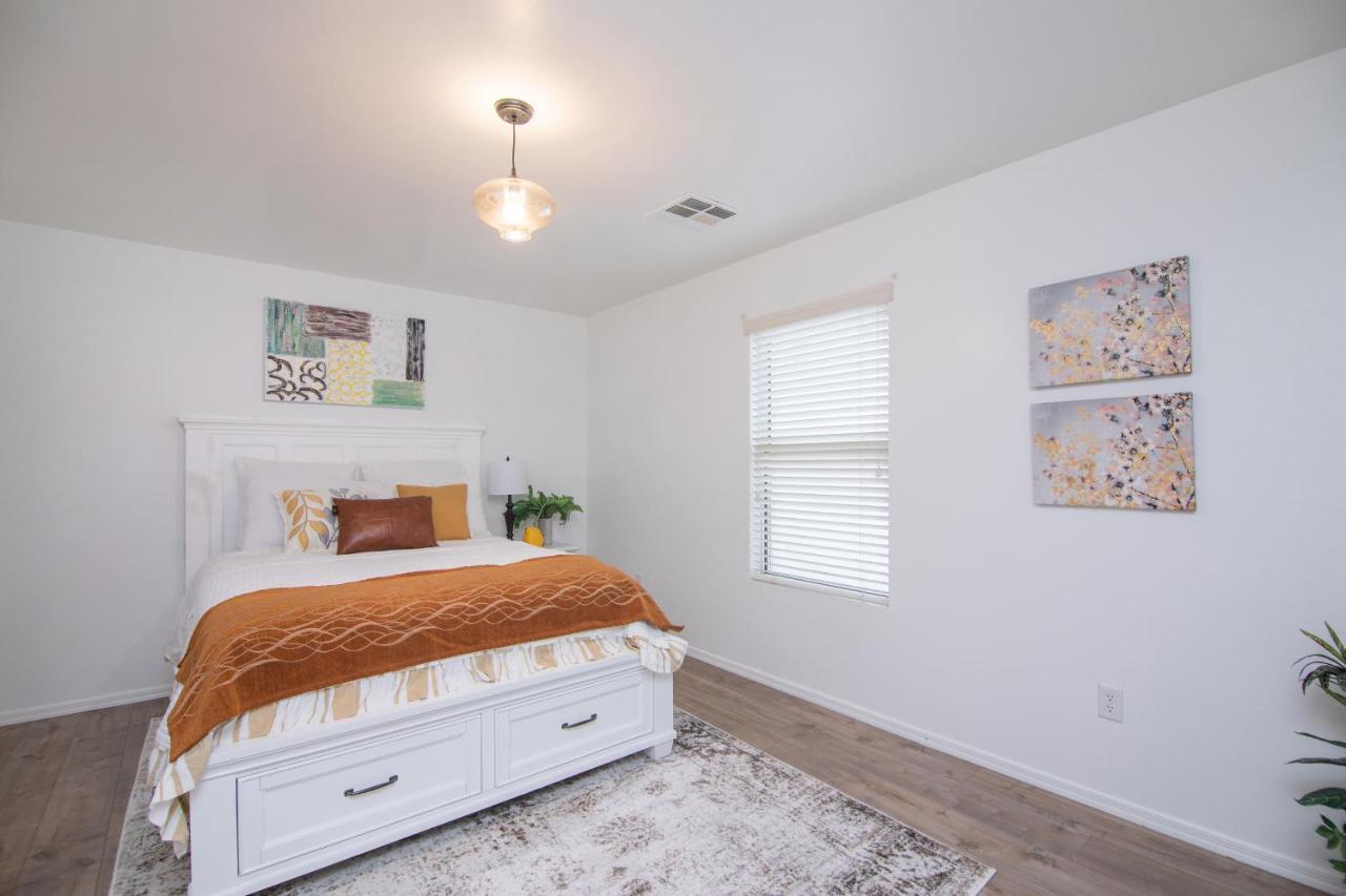 Stylish Home Phoenix - Low Rates Now! Екстер'єр фото
