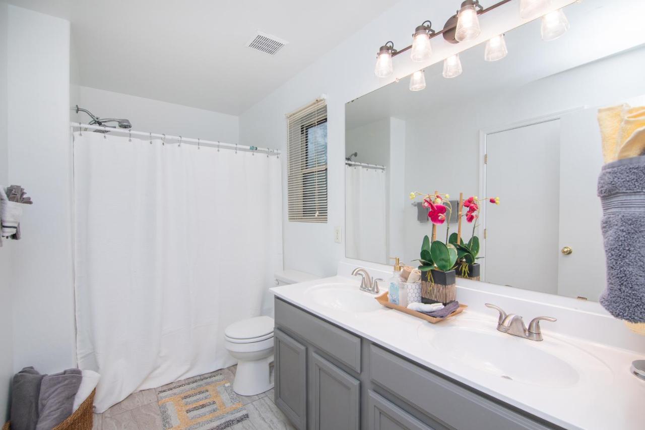 Stylish Home Phoenix - Low Rates Now! Екстер'єр фото