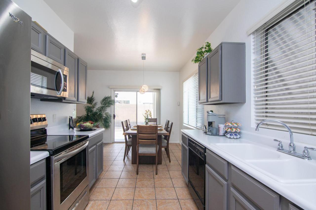 Stylish Home Phoenix - Low Rates Now! Екстер'єр фото