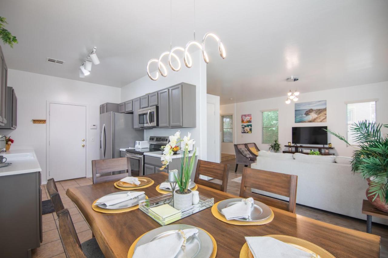 Stylish Home Phoenix - Low Rates Now! Екстер'єр фото