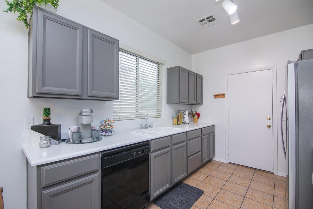 Stylish Home Phoenix - Low Rates Now! Екстер'єр фото