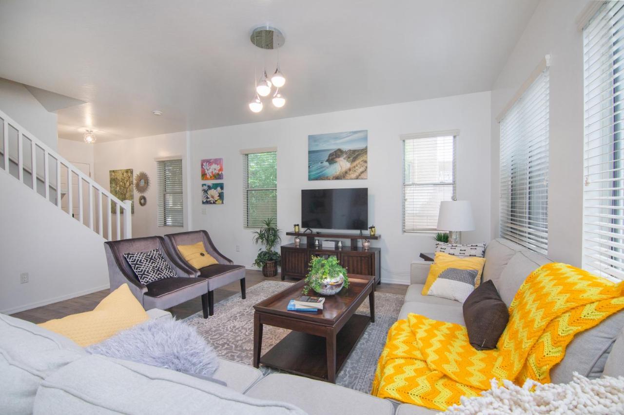 Stylish Home Phoenix - Low Rates Now! Екстер'єр фото