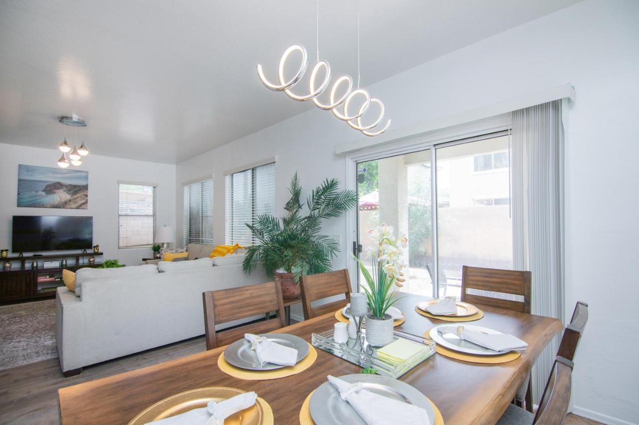 Stylish Home Phoenix - Low Rates Now! Екстер'єр фото
