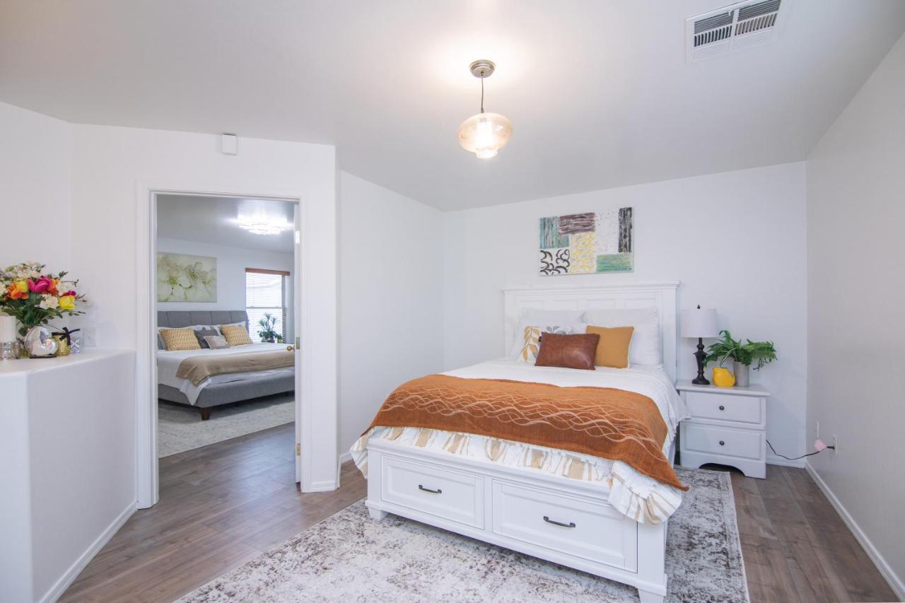 Stylish Home Phoenix - Low Rates Now! Екстер'єр фото