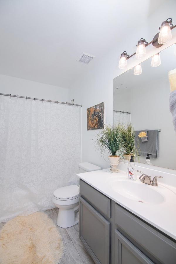 Stylish Home Phoenix - Low Rates Now! Екстер'єр фото